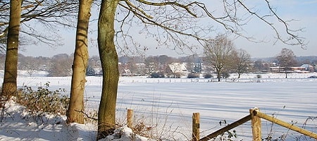 Gemeinde Wohltorf mit Schnee in der Landschaft
