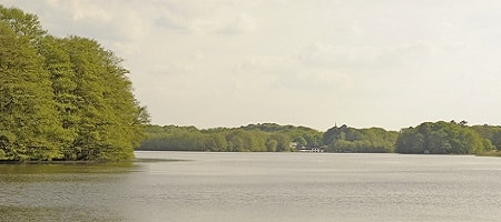 Der See Lütjensee mit seinen Blick zum Seehof